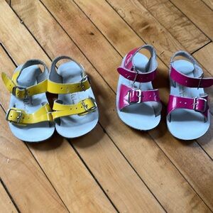 2 pais of Salt Water sandals kids